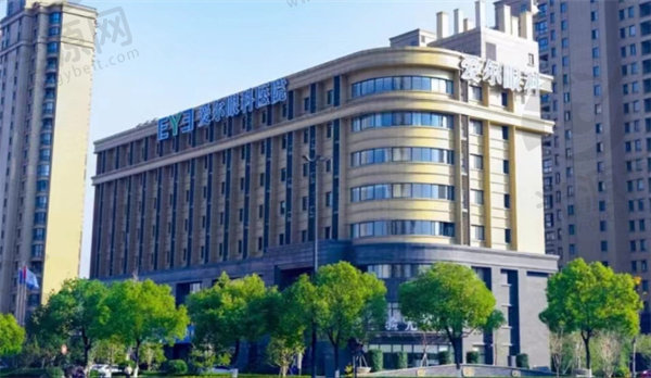 杭州爱尔眼科医院近视眼进行晶体植入手术多少钱