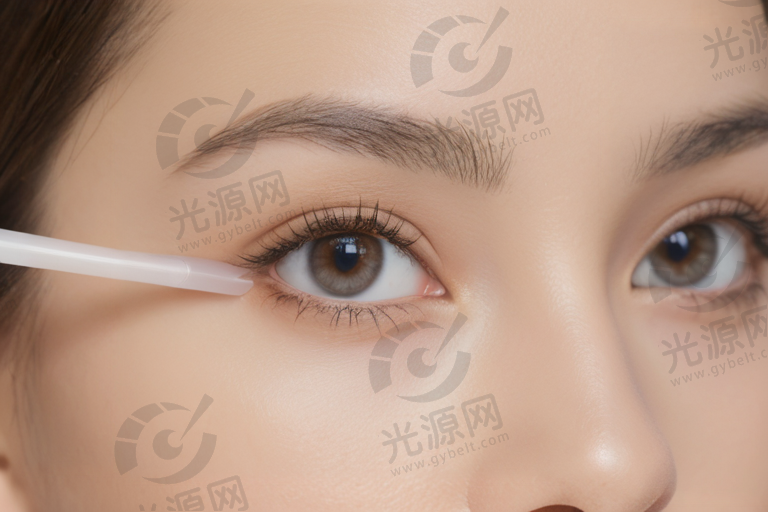眼睛凸出是什么原因?该如何判断和处理这种情况?