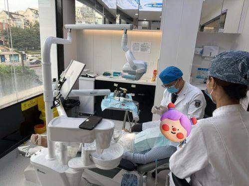 7. 成都极光口腔