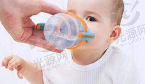 医生团队与设备