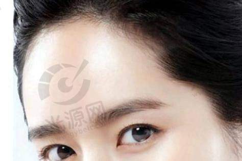 经常侧身睡扁头能变圆吗？